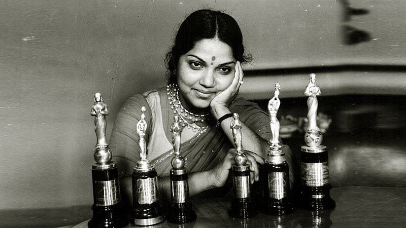 பி.பானுமதியின் அவள் ஏற்றிய தீபங்கள்